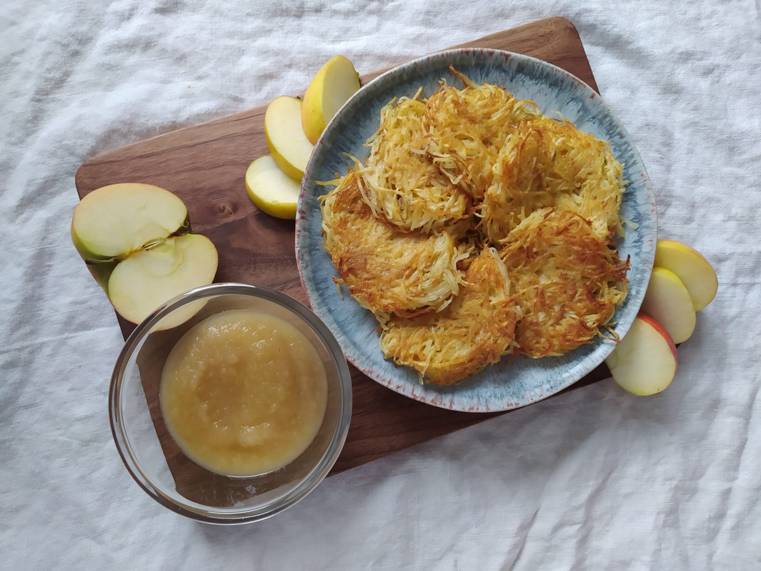 Kartoffelpuffer mit Apfelmus – hausgemacht – regrow itself